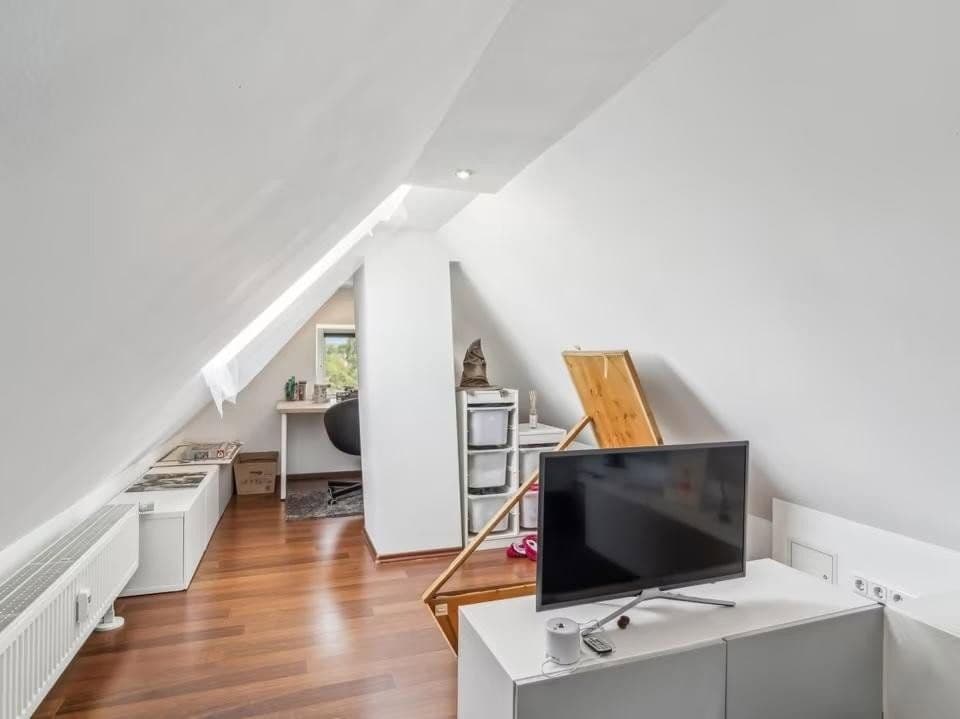 Prenájom bytu 2-izbový 60 m², Frankfurt am Main, Hesensko Prenájom bytu 2-izbový 60 m², Frankfurt am Main, Hesensko