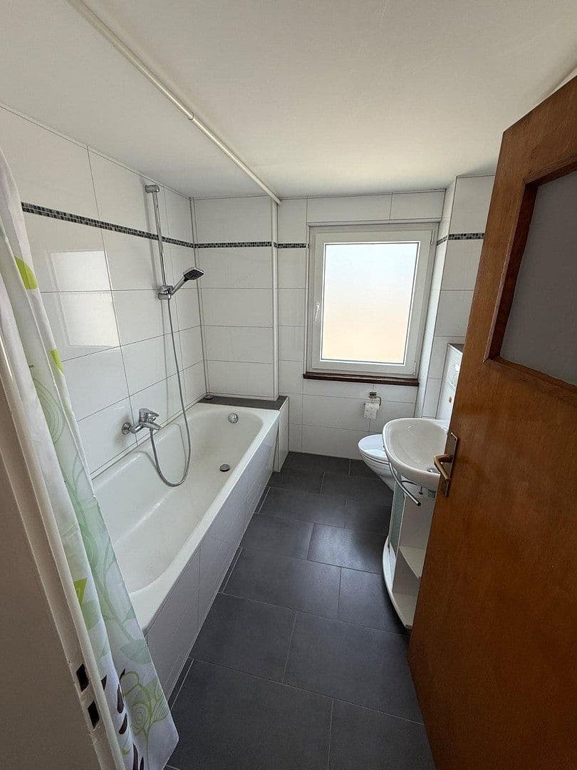 Prenájom bytu 2-izbový 60 m², Frankfurt am Main, Hesensko Prenájom bytu 2-izbový 60 m², Frankfurt am Main, Hesensko