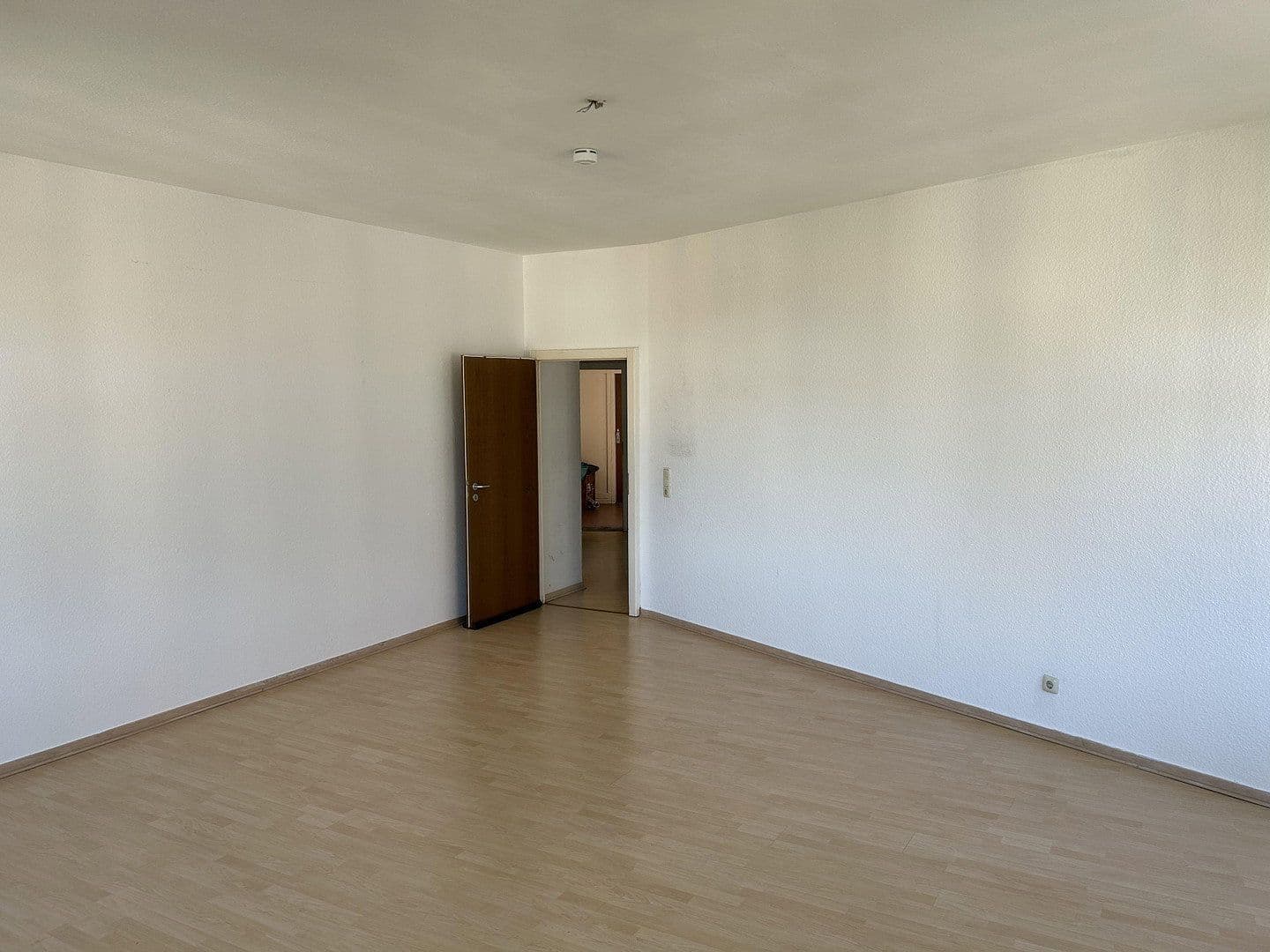 Prenájom bytu 3-izbový 111 m², Breitscheidstr. 7, Kassel, Hesensko Prenájom bytu 3-izbový 111 m², Breitscheidstr. 7, Kassel, Hesensko