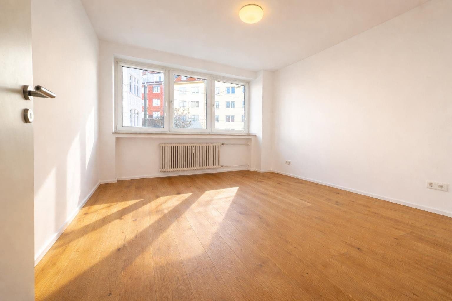 Predaj bytu 2-izbový 70 m², Düsseldorf, Severné Porýnie - Westfálsko Predaj bytu 2-izbový 70 m², Düsseldorf, Severné Porýnie - Westfálsko