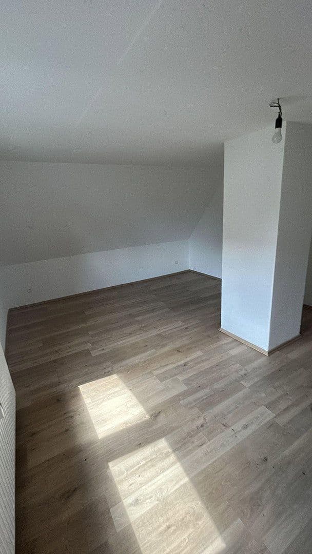Prenájom bytu 3-izbový 74 m², Friedrichstraße 24/1, Villingen-Schwenningen, Bádensko-Wurttembersko Prenájom bytu 3-izbový 74 m², Friedrichstraße 24/1, Villingen-Schwenningen, Bádensko-Wurttembersko