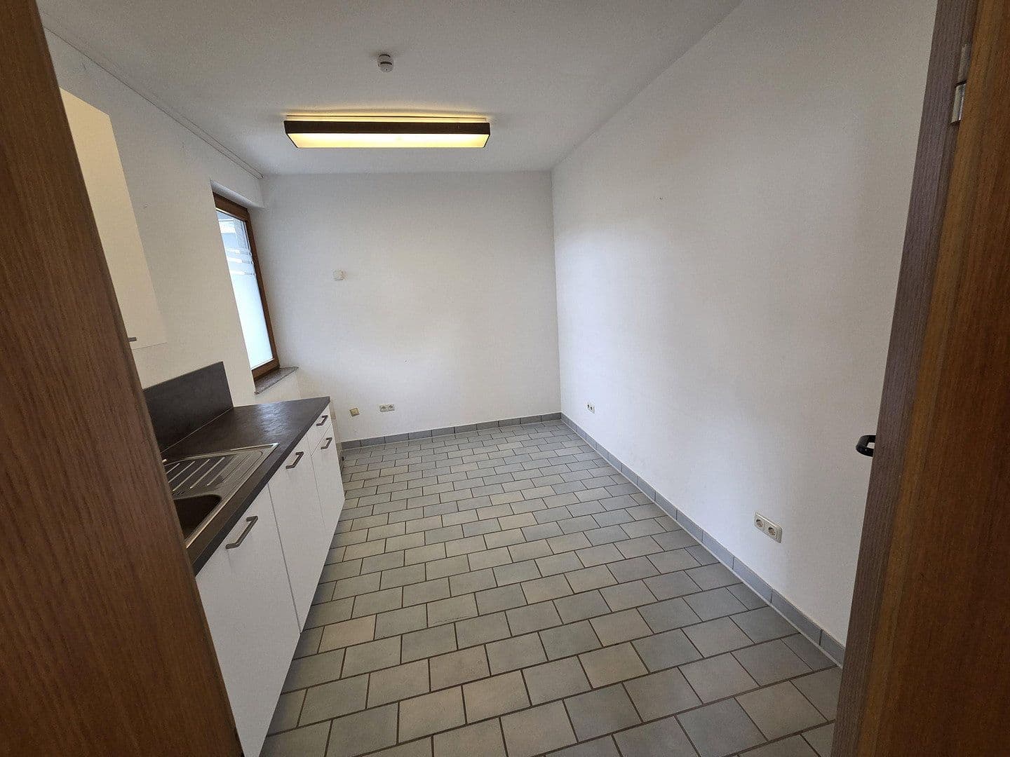 Prenájom kancelárie 100 m², Kilianstädter Straße 36, Schöneck, Hesensko Prenájom kancelárie 100 m², Kilianstädter Straße 36, Schöneck, Hesensko