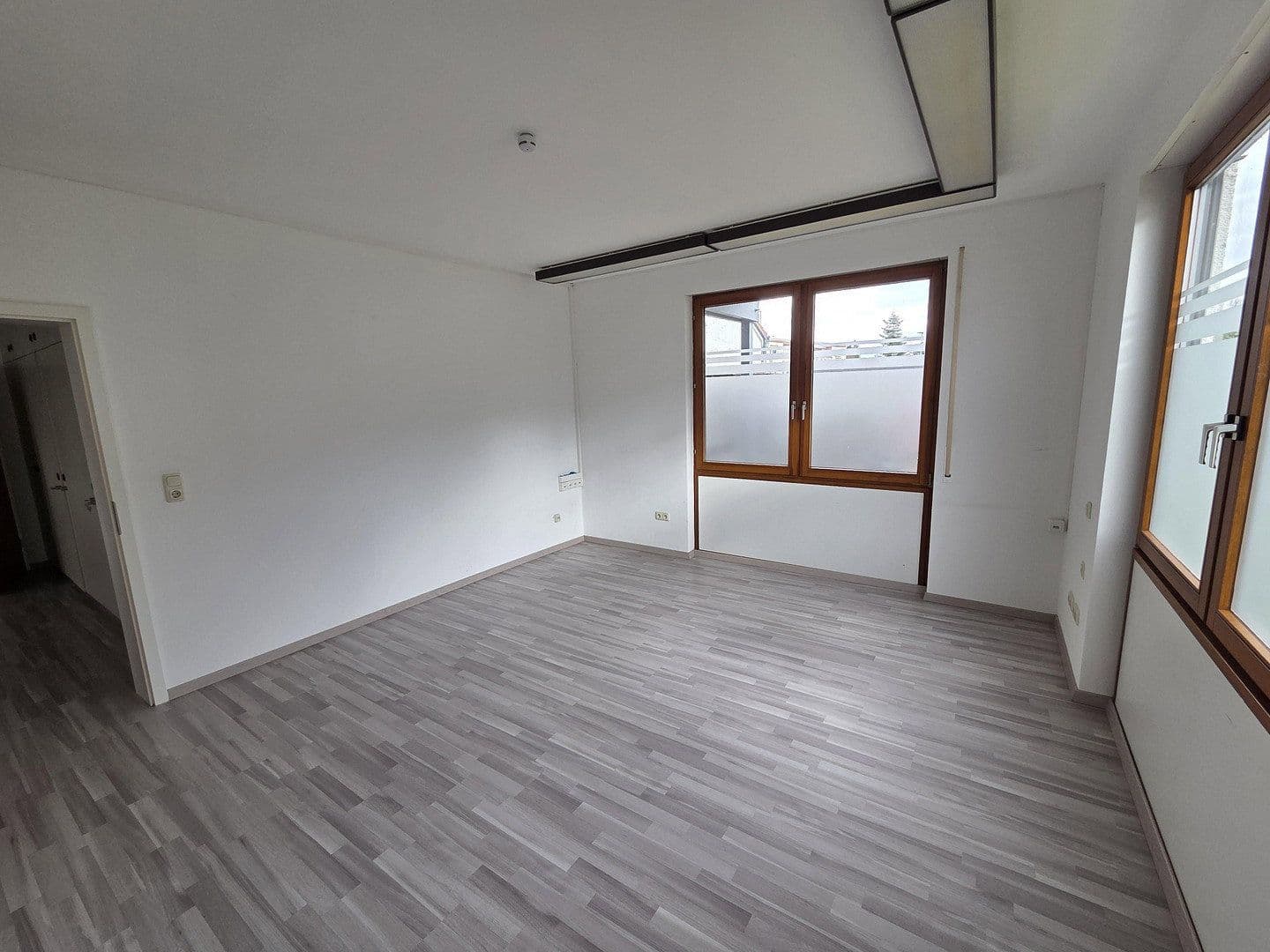 Prenájom kancelárie 100 m², Kilianstädter Straße 36, Schöneck, Hesensko Prenájom kancelárie 100 m², Kilianstädter Straße 36, Schöneck, Hesensko