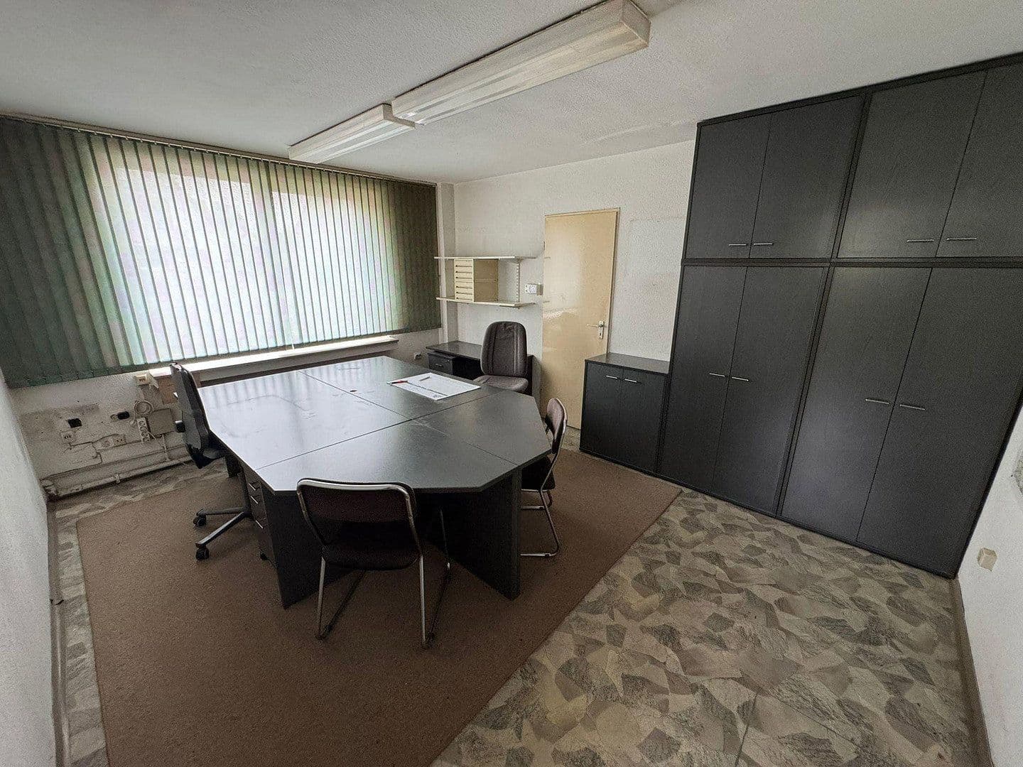Prenájom nebytového priestoru 750 m², Solingen, Severné Porýnie - Westfálsko Prenájom nebytového priestoru 750 m², Solingen, Severné Porýnie - Westfálsko