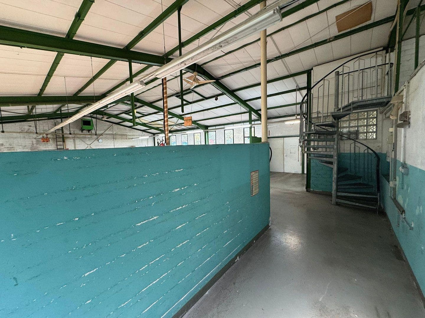 Prenájom nebytového priestoru 750 m², Solingen, Severné Porýnie - Westfálsko Prenájom nebytového priestoru 750 m², Solingen, Severné Porýnie - Westfálsko