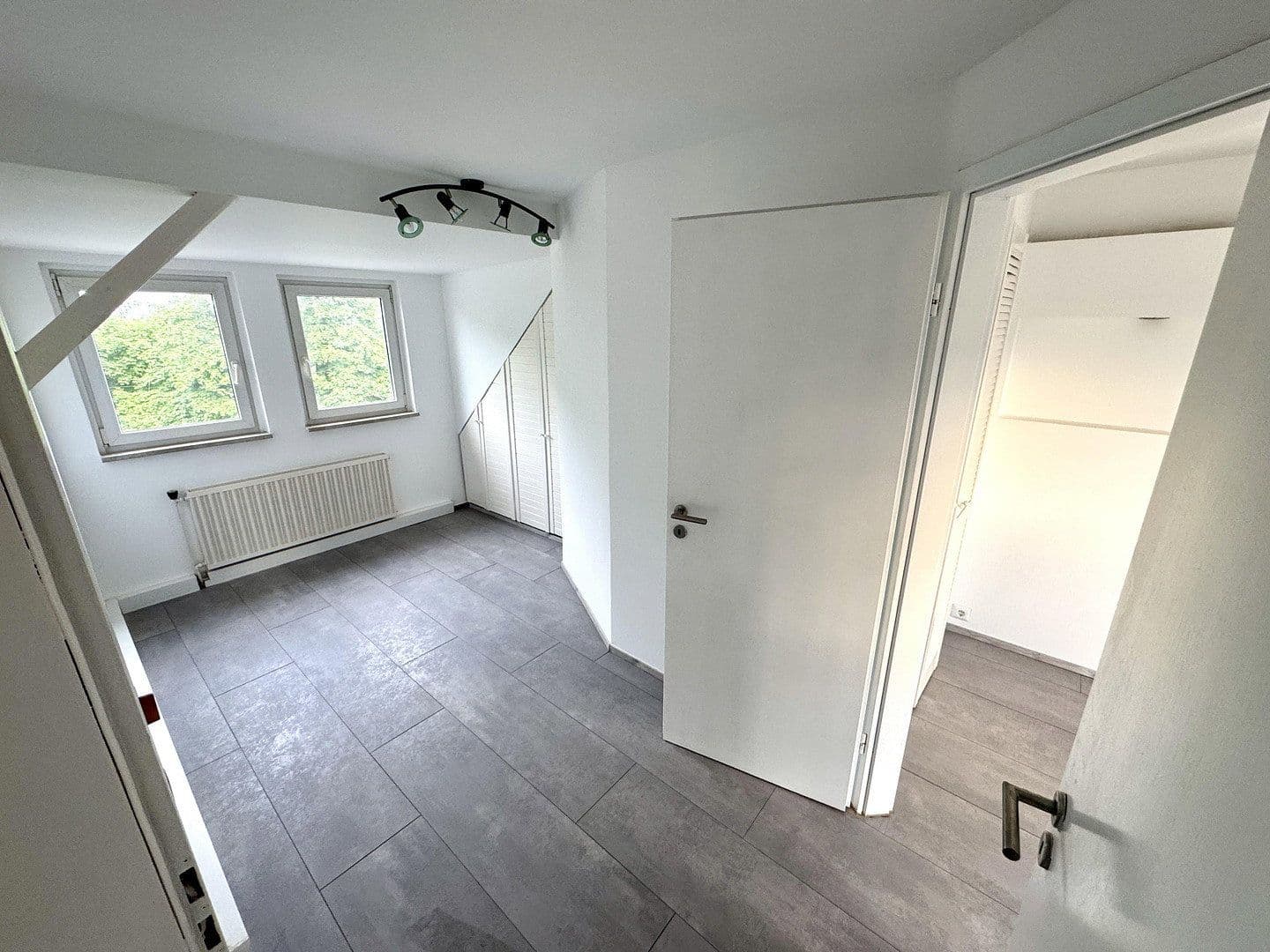 Prenájom bytu 3-izbový 79 m², Wuppertal Cronenberg, Severné Porýnie - Westfálsko Prenájom bytu 3-izbový 79 m², Wuppertal Cronenberg, Severné Porýnie - Westfálsko