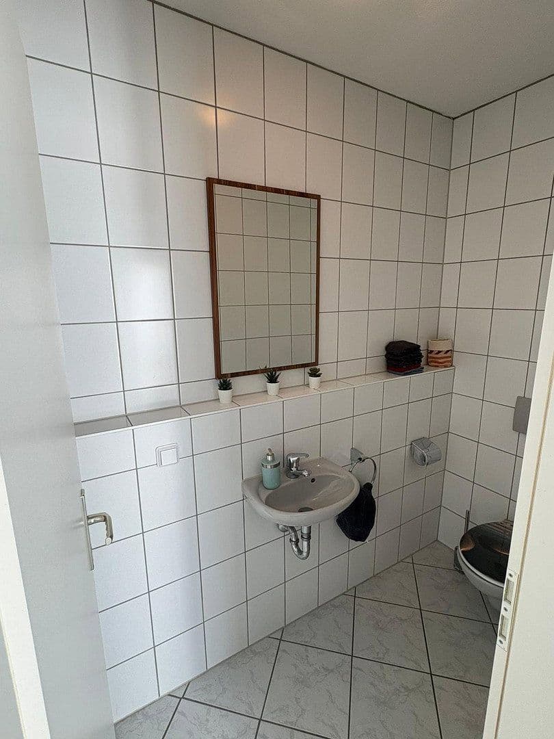 Prenájom bytu 3-izbový 100 m², Neuer Weg 8, Rosbach v. d. Höhe, Hesensko Prenájom bytu 3-izbový 100 m², Neuer Weg 8, Rosbach v. d. Höhe, Hesensko