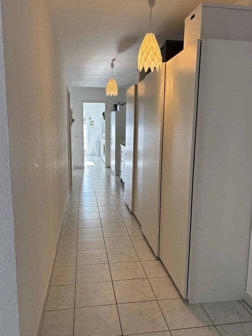 Prenájom bytu 3-izbový 100 m², Neuer Weg 8, Rosbach v. d. Höhe, Hesensko Prenájom bytu 3-izbový 100 m², Neuer Weg 8, Rosbach v. d. Höhe, Hesensko
