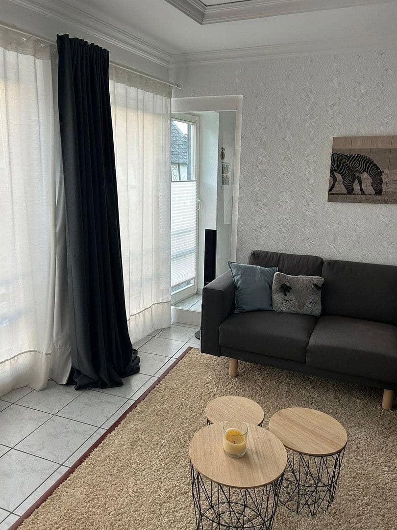 Prenájom bytu 3-izbový 100 m², Neuer Weg 8, Rosbach v. d. Höhe, Hesensko Prenájom bytu 3-izbový 100 m², Neuer Weg 8, Rosbach v. d. Höhe, Hesensko