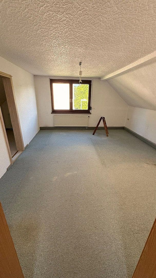 Predaj domu 90 m², pozemek 399 m², Burgstraße 8 08228, Rodewisch, Sasko Predaj domu 90 m², pozemek 399 m², Burgstraße 8 08228, Rodewisch, Sasko