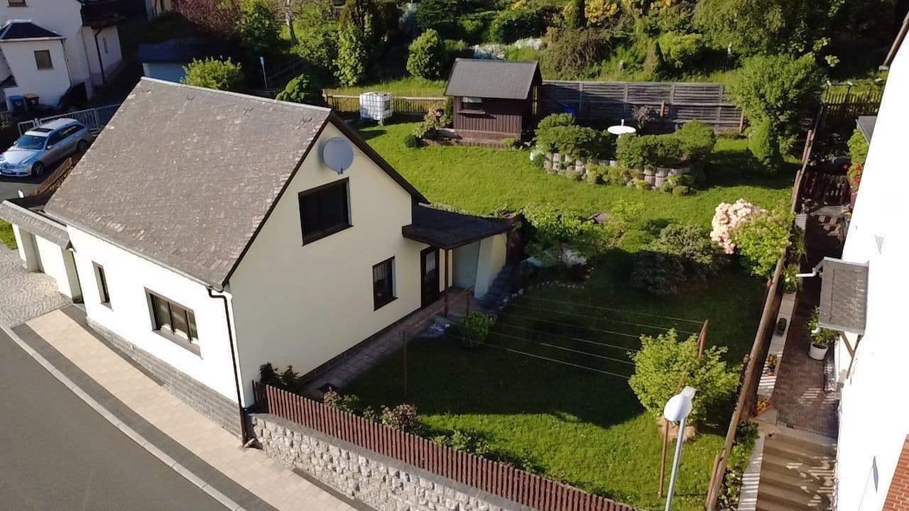 Predaj domu 90 m², pozemek 399 m², Burgstraße 8 08228, Rodewisch, Sasko Predaj domu 90 m², pozemek 399 m², Burgstraße 8 08228, Rodewisch, Sasko