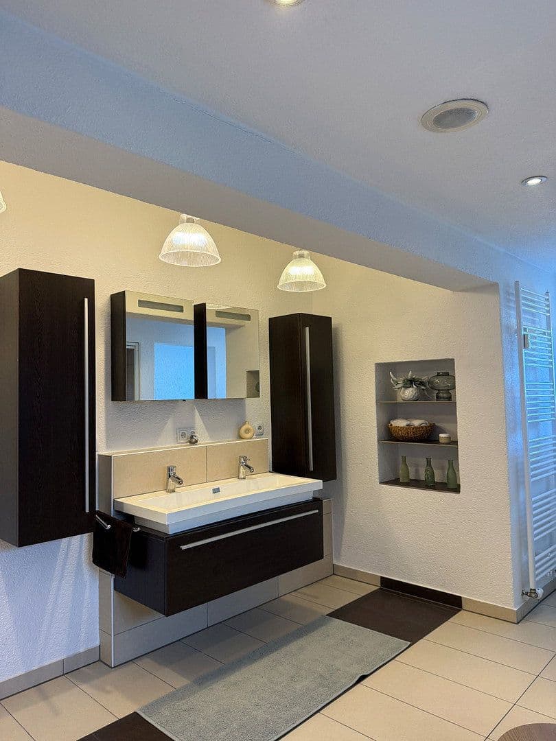 Predaj bytu 4-izbový 165 m², Freiberg am Neckar, Bádensko-Wurttembersko Predaj bytu 4-izbový 165 m², Freiberg am Neckar, Bádensko-Wurttembersko