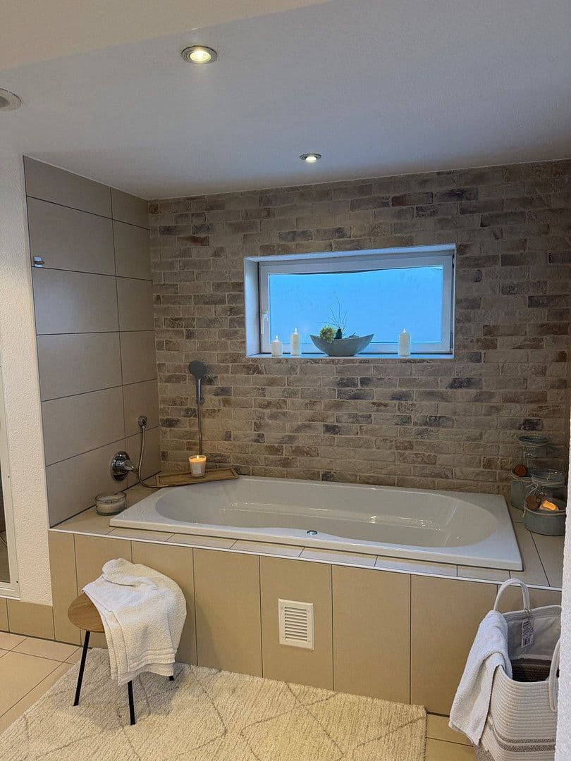 Predaj bytu 4-izbový 165 m², Freiberg am Neckar, Bádensko-Wurttembersko Predaj bytu 4-izbový 165 m², Freiberg am Neckar, Bádensko-Wurttembersko