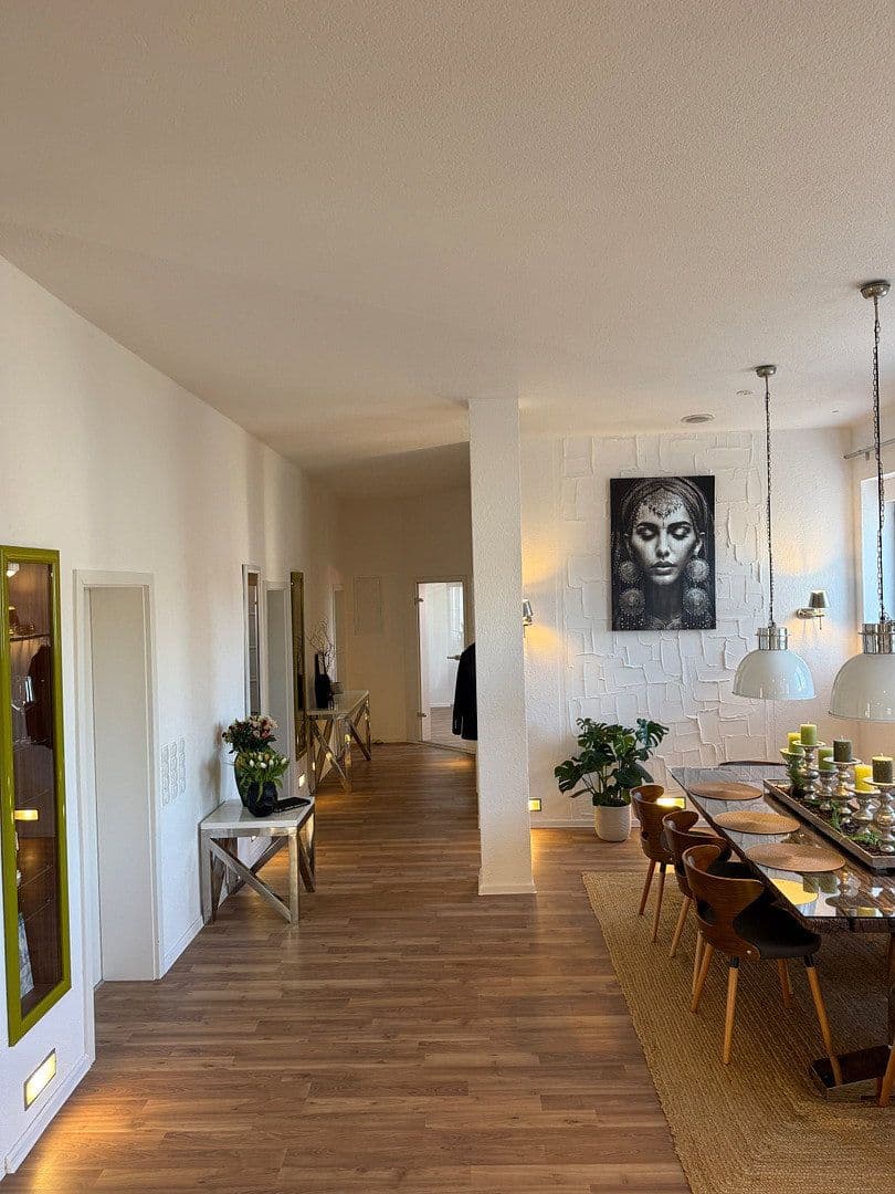 Predaj bytu 4-izbový 165 m², Freiberg am Neckar, Bádensko-Wurttembersko Predaj bytu 4-izbový 165 m², Freiberg am Neckar, Bádensko-Wurttembersko
