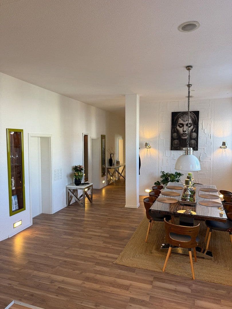 Predaj bytu 4-izbový 165 m², Freiberg am Neckar, Bádensko-Wurttembersko Predaj bytu 4-izbový 165 m², Freiberg am Neckar, Bádensko-Wurttembersko