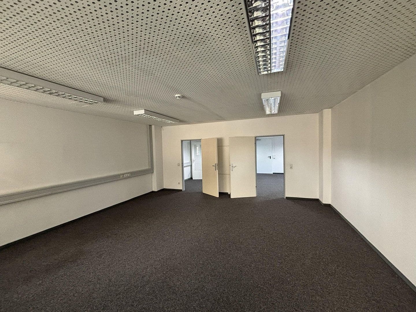 Prenájom kancelárie 120 m², Münsterstrasse 330, Düsseldorf, Severné Porýnie - Westfálsko Prenájom kancelárie 120 m², Münsterstrasse 330, Düsseldorf, Severné Porýnie - Westfálsko