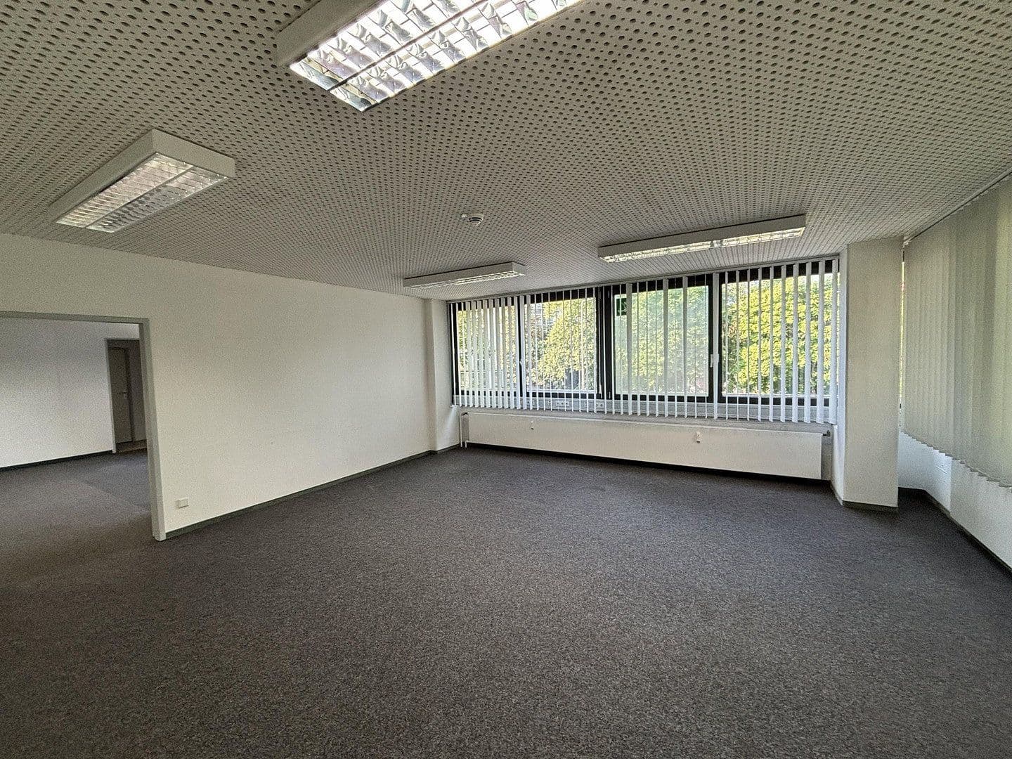 Prenájom kancelárie 120 m², Münsterstrasse 330, Düsseldorf, Severné Porýnie - Westfálsko Prenájom kancelárie 120 m², Münsterstrasse 330, Düsseldorf, Severné Porýnie - Westfálsko