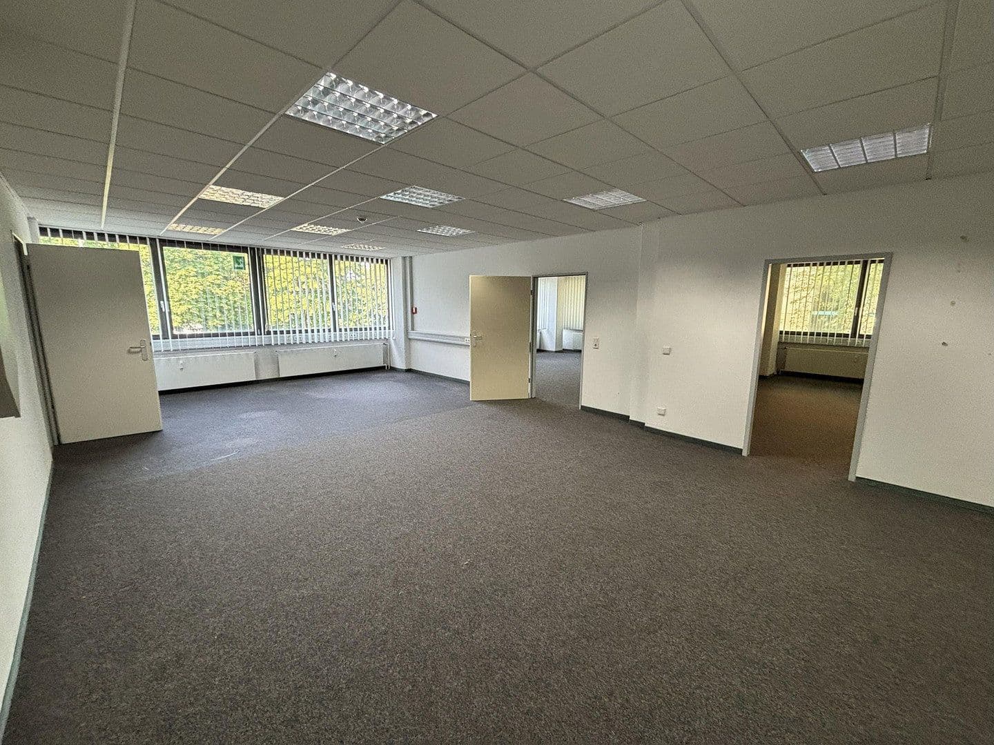 Prenájom kancelárie 120 m², Münsterstrasse 330, Düsseldorf, Severné Porýnie - Westfálsko Prenájom kancelárie 120 m², Münsterstrasse 330, Düsseldorf, Severné Porýnie - Westfálsko