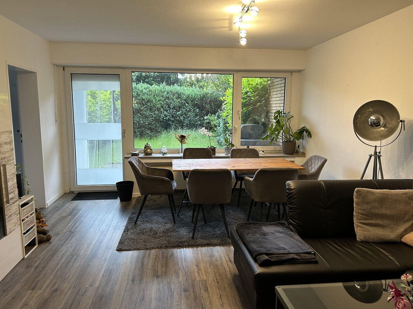 Prenájom bytu 3-izbový 72 m², Brücke 45, Neuss, Severné Porýnie - Westfálsko Prenájom bytu 3-izbový 72 m², Brücke 45, Neuss, Severné Porýnie - Westfálsko