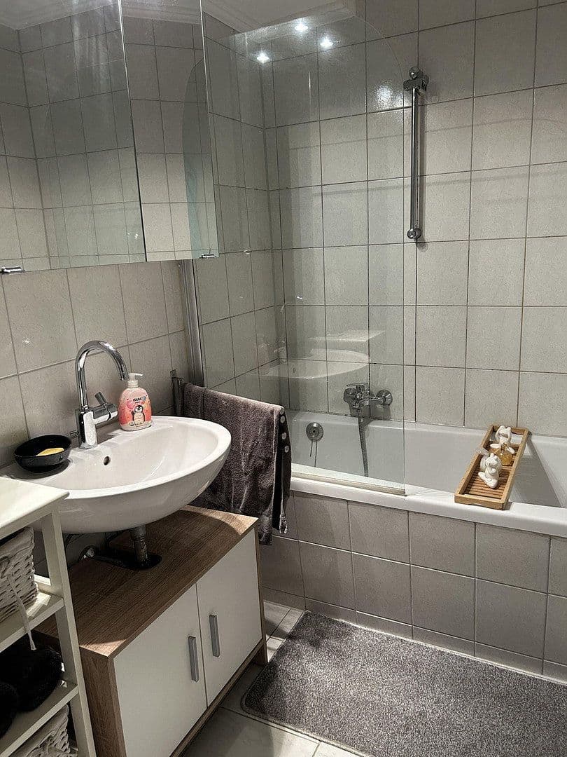 Prenájom bytu 3-izbový 72 m², Brücke 45, Neuss, Severné Porýnie - Westfálsko Prenájom bytu 3-izbový 72 m², Brücke 45, Neuss, Severné Porýnie - Westfálsko