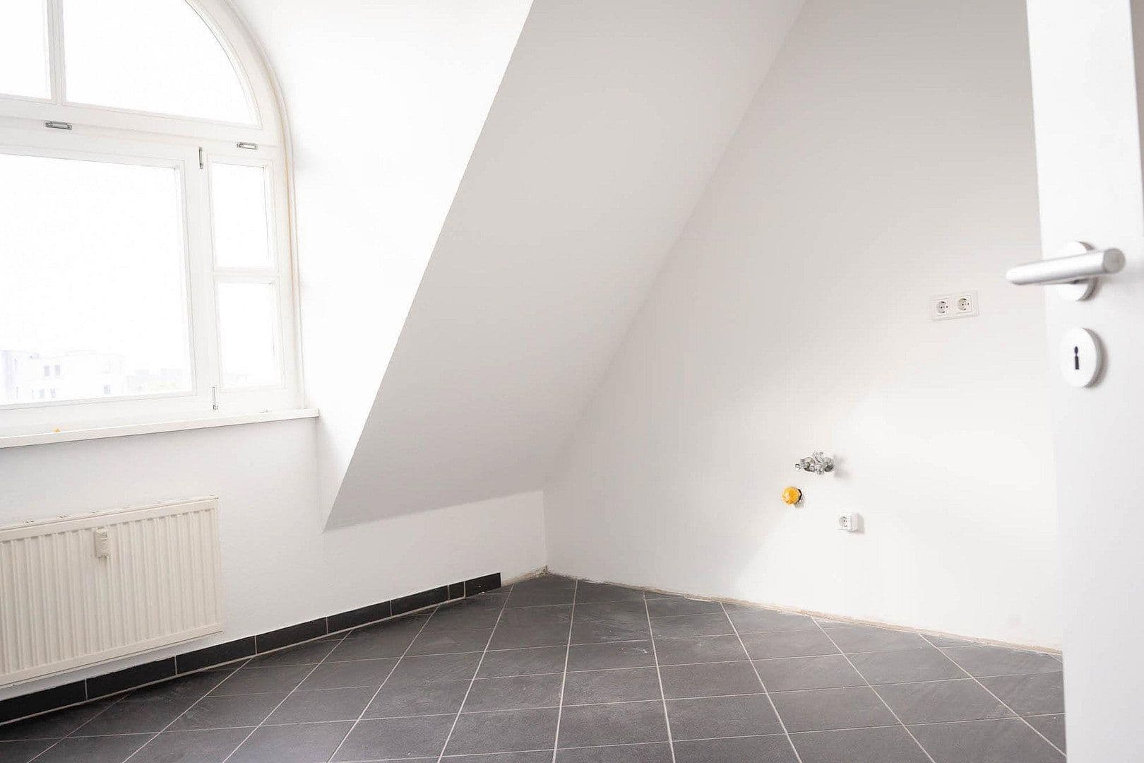 Predaj bytu 3-izbový 86 m², Berlin, Berlín Predaj bytu 3-izbový 86 m², Berlin, Berlín