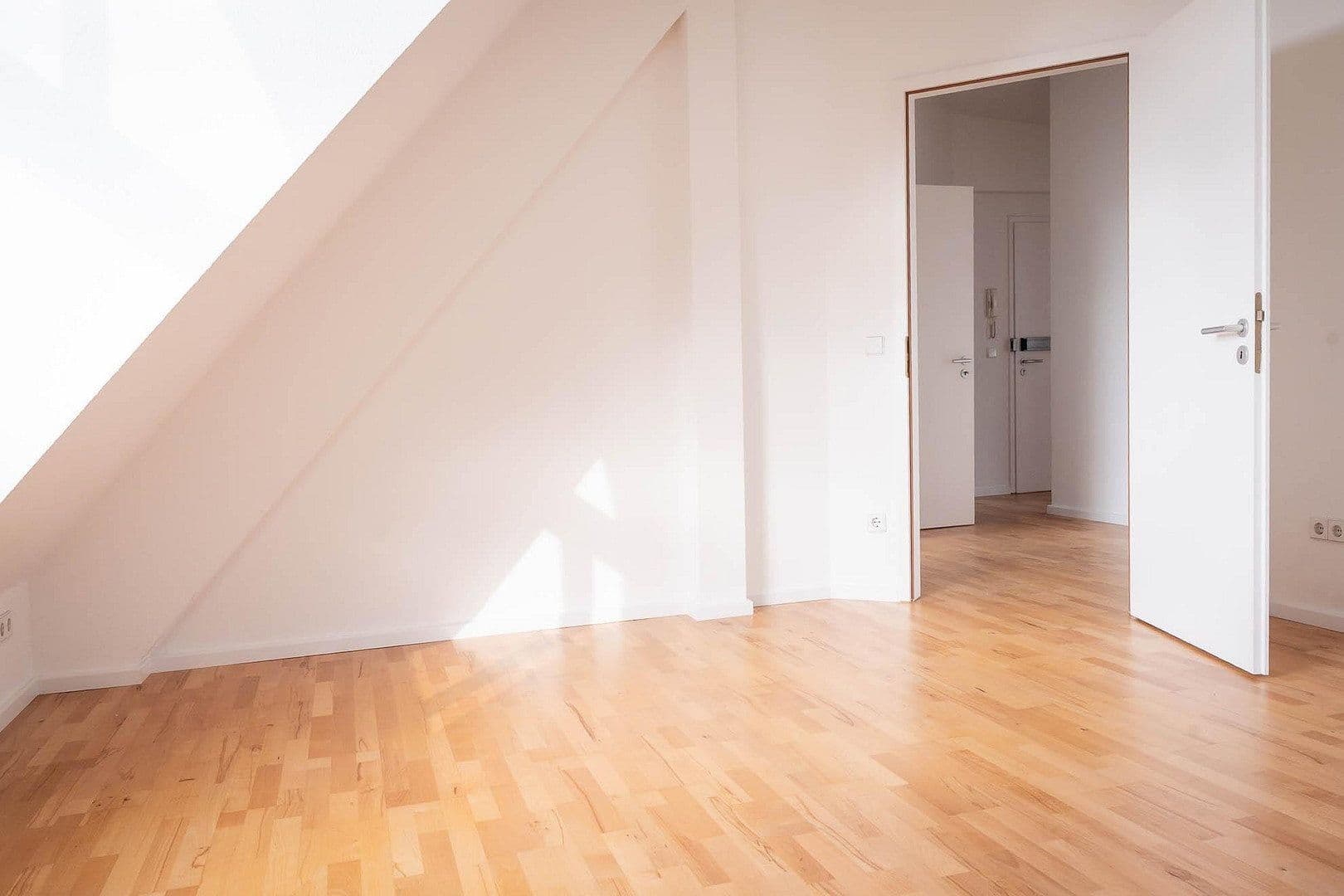 Predaj bytu 3-izbový 86 m², Berlin, Berlín Predaj bytu 3-izbový 86 m², Berlin, Berlín