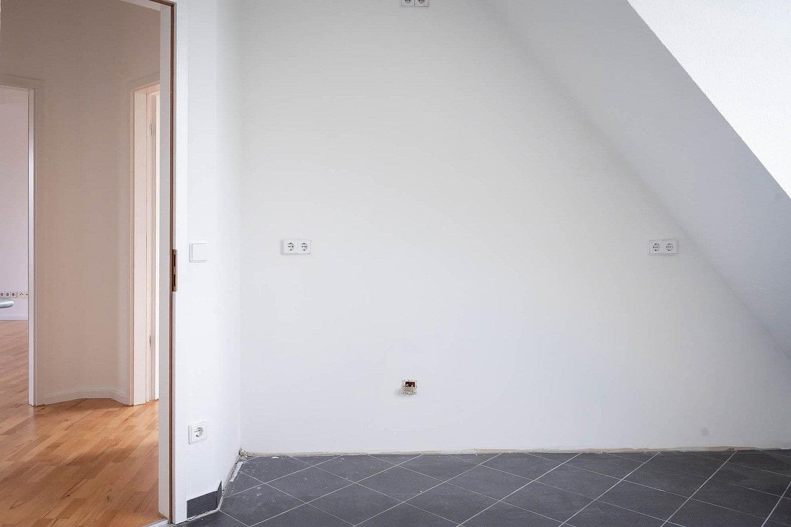 Predaj bytu 3-izbový 86 m², Berlin, Berlín Predaj bytu 3-izbový 86 m², Berlin, Berlín