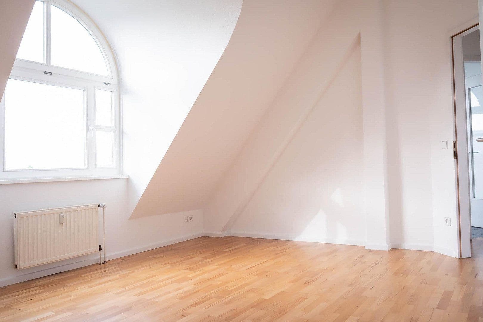 Predaj bytu 3-izbový 86 m², Berlin, Berlín Predaj bytu 3-izbový 86 m², Berlin, Berlín