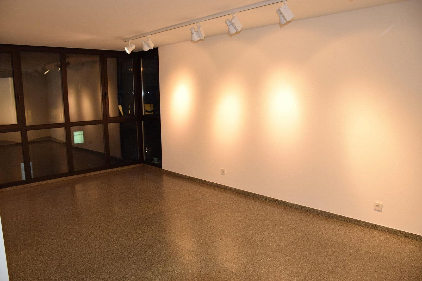 Prenájom kancelárie 130 m², Kaiserswerther Str. 144, Düsseldorf, Severné Porýnie - Westfálsko Prenájom kancelárie 130 m², Kaiserswerther Str. 144, Düsseldorf, Severné Porýnie - Westfálsko