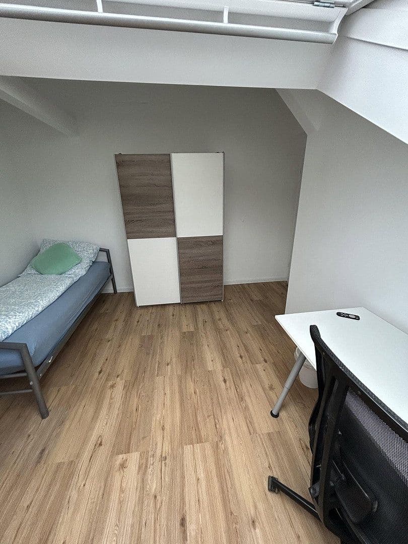 Prenájom bytu 3-izbový 15 m², Karlsruhe, Bádensko-Wurttembersko Prenájom bytu 3-izbový 15 m², Karlsruhe, Bádensko-Wurttembersko