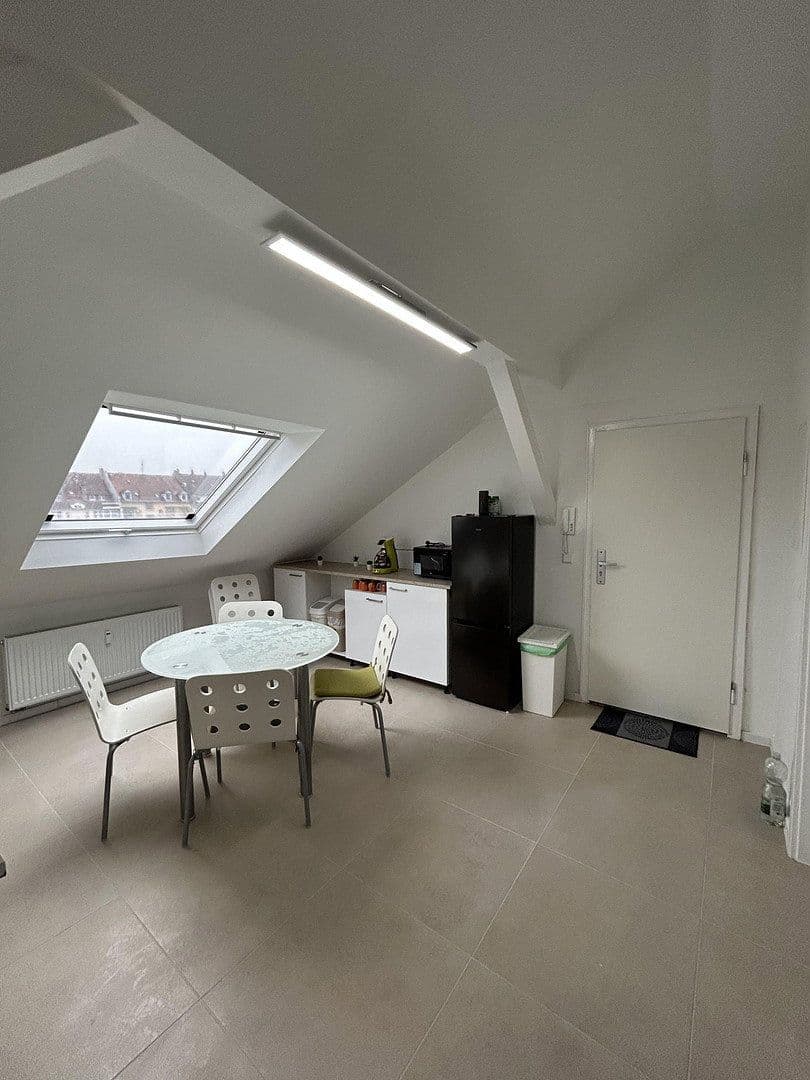 Prenájom bytu 3-izbový 15 m², Karlsruhe, Bádensko-Wurttembersko Prenájom bytu 3-izbový 15 m², Karlsruhe, Bádensko-Wurttembersko