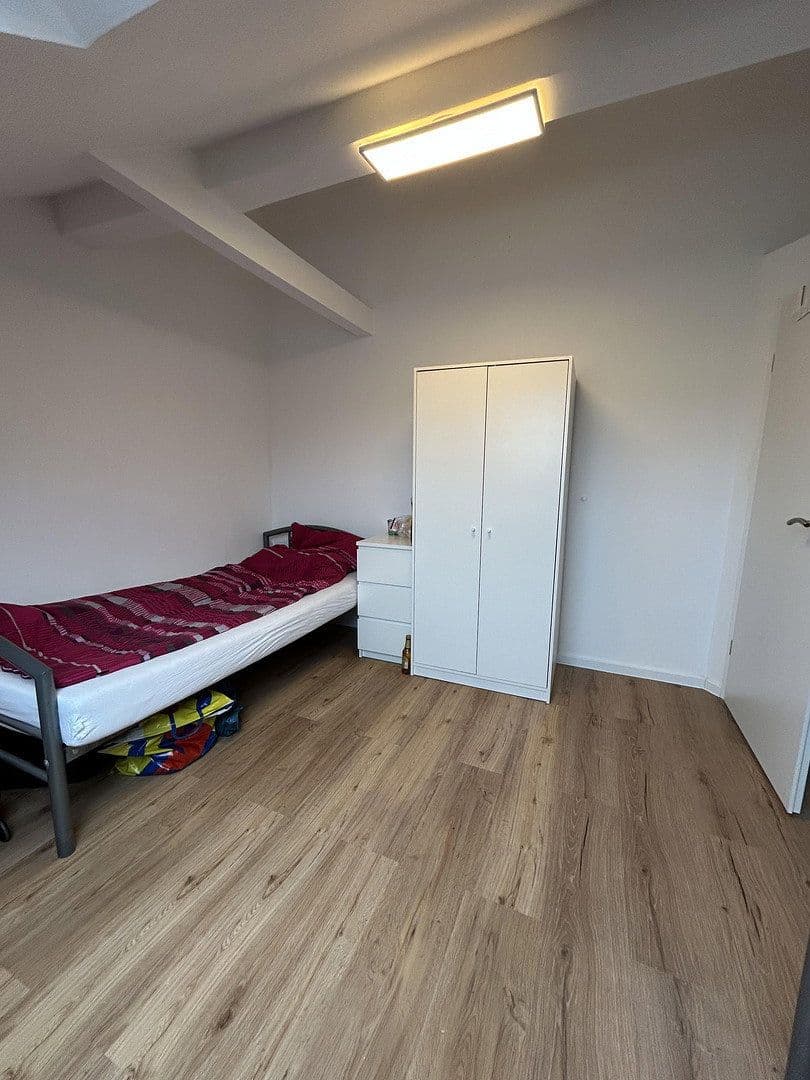 Prenájom bytu 3-izbový 15 m², Karlsruhe, Bádensko-Wurttembersko Prenájom bytu 3-izbový 15 m², Karlsruhe, Bádensko-Wurttembersko