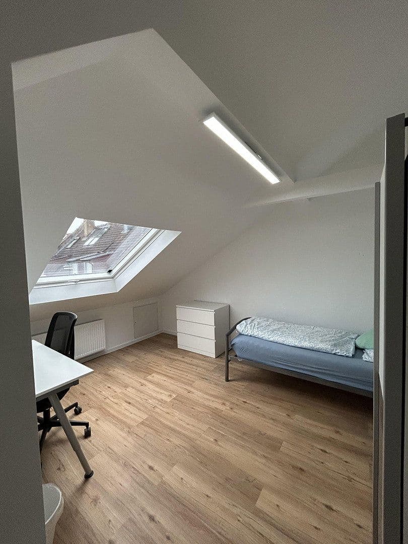 Prenájom bytu 3-izbový 15 m², Karlsruhe, Bádensko-Wurttembersko Prenájom bytu 3-izbový 15 m², Karlsruhe, Bádensko-Wurttembersko