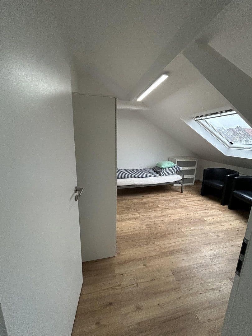 Prenájom bytu 3-izbový 15 m², Karlsruhe, Bádensko-Wurttembersko Prenájom bytu 3-izbový 15 m², Karlsruhe, Bádensko-Wurttembersko