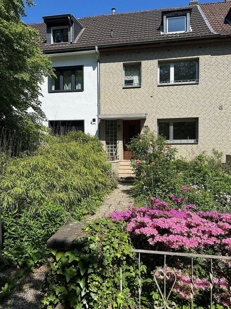 Predaj domu 130 m², pozemek 200 m², Köln, Severné Porýnie - Westfálsko Predaj domu 130 m², pozemek 200 m², Köln, Severné Porýnie - Westfálsko
