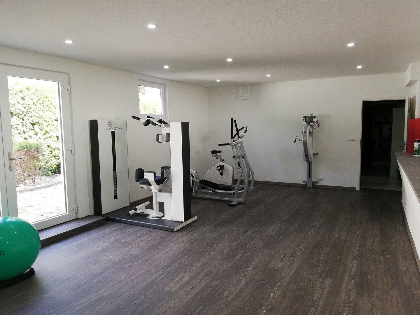 Predaj domu 179 m², pozemek 1.108 m², Bahnhofstraße 2, Lübz, Meklenbursko-Predpomoransko Predaj domu 179 m², pozemek 1.108 m², Bahnhofstraße 2, Lübz, Meklenbursko-Predpomoransko
