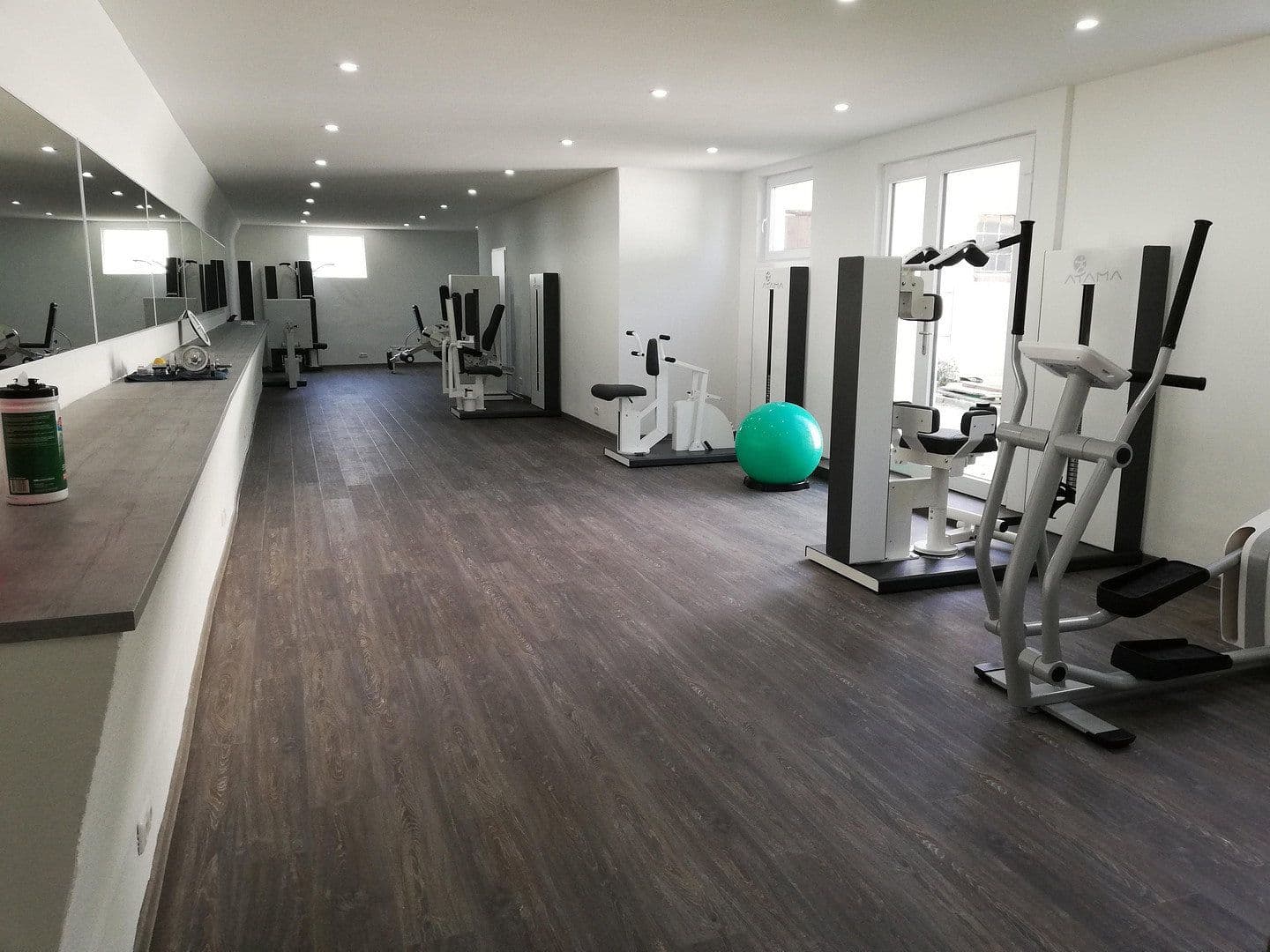 Predaj domu 179 m², pozemek 1.108 m², Bahnhofstraße 2, Lübz, Meklenbursko-Predpomoransko Predaj domu 179 m², pozemek 1.108 m², Bahnhofstraße 2, Lübz, Meklenbursko-Predpomoransko