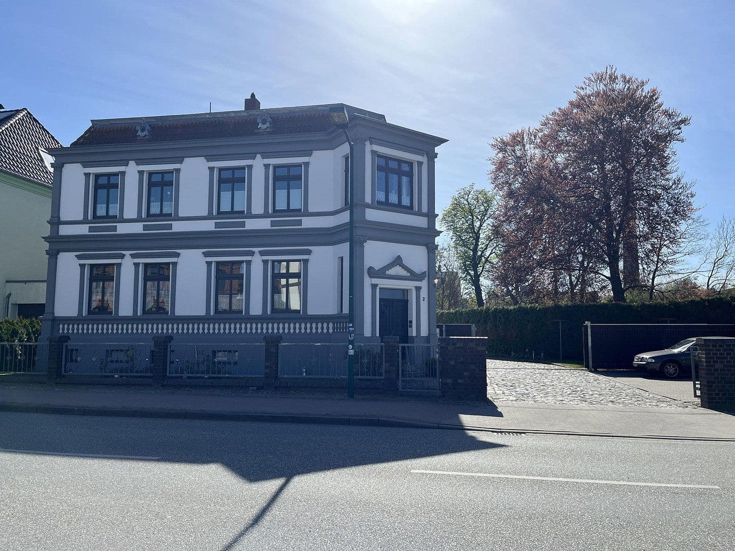 Predaj domu 179 m², pozemek 1.108 m², Bahnhofstraße 2, Lübz, Meklenbursko-Predpomoransko Predaj domu 179 m², pozemek 1.108 m², Bahnhofstraße 2, Lübz, Meklenbursko-Predpomoransko