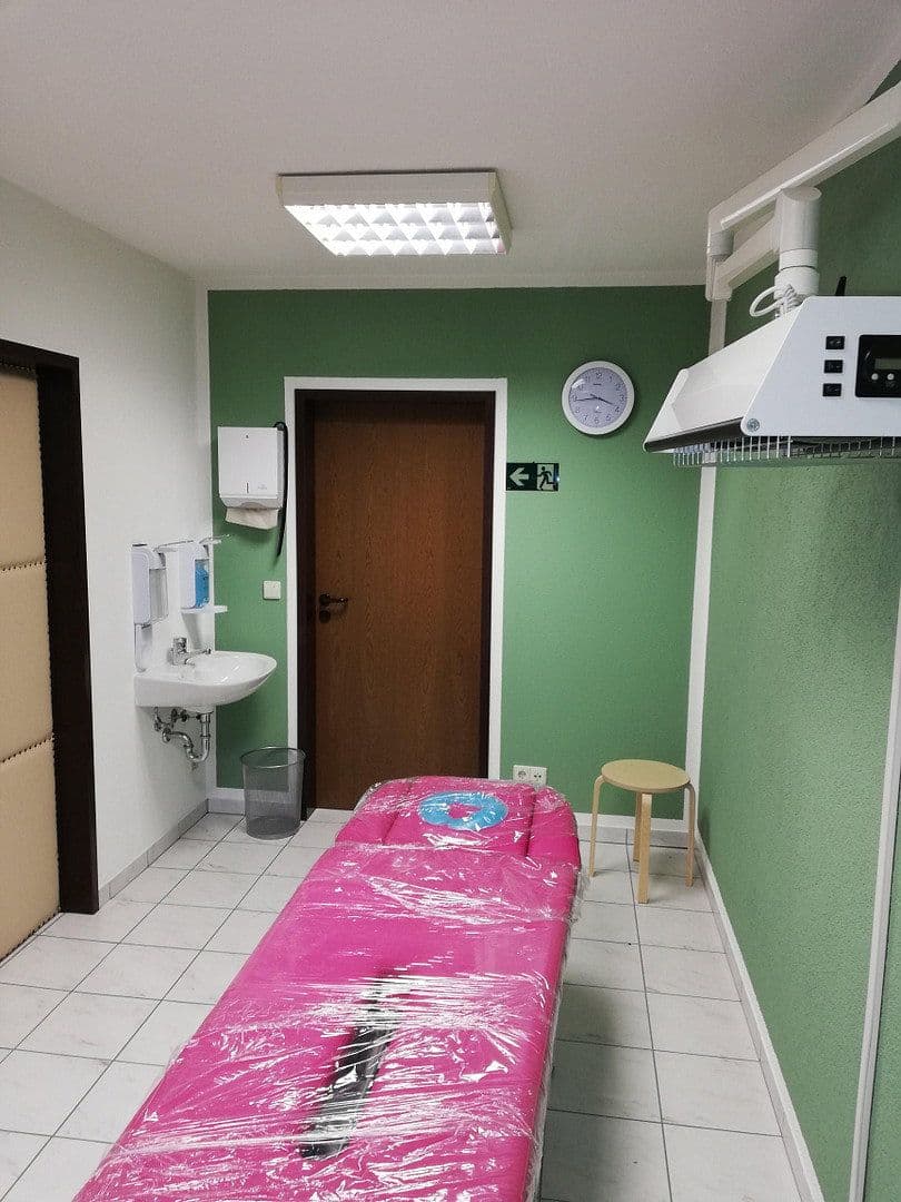 Predaj domu 179 m², pozemek 1.108 m², Bahnhofstraße 2, Lübz, Meklenbursko-Predpomoransko Predaj domu 179 m², pozemek 1.108 m², Bahnhofstraße 2, Lübz, Meklenbursko-Predpomoransko