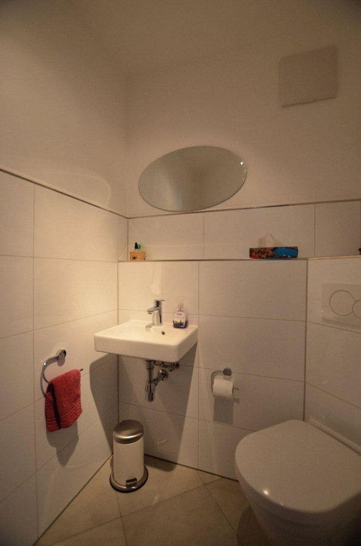 Prenájom bytu 3-izbový 100 m², Hildoboldstr. 3, München, Bavorsko Prenájom bytu 3-izbový 100 m², Hildoboldstr. 3, München, Bavorsko