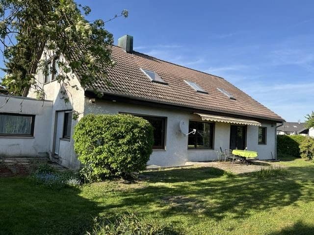 Predaj domu 240 m², pozemek 731 m², Taunusstrasse 48, Herrenberg, Bádensko-Wurttembersko Predaj domu 240 m², pozemek 731 m², Taunusstrasse 48, Herrenberg, Bádensko-Wurttembersko