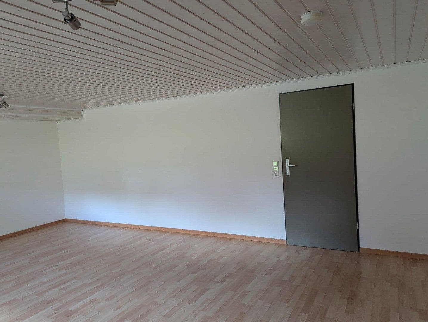 Prenájom bytu 1-izbový 55 m², Rottenburg am Neckar, Bádensko-Wurttembersko Prenájom bytu 1-izbový 55 m², Rottenburg am Neckar, Bádensko-Wurttembersko