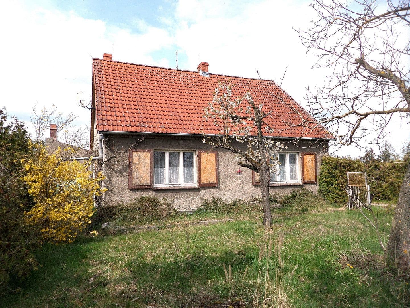 Predaj domu 79 m², pozemek 3.085 m², Doberlug-Kirchhain, Brandenbursko Predaj domu 79 m², pozemek 3.085 m², Doberlug-Kirchhain, Brandenbursko