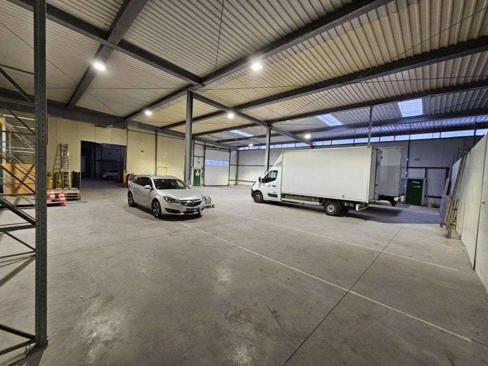 Prenájom nebytového priestoru 8.000 m², Solingen, Severné Porýnie - Westfálsko Prenájom nebytového priestoru 8.000 m², Solingen, Severné Porýnie - Westfálsko