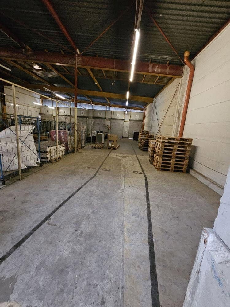 Prenájom nebytového priestoru 8.000 m², Solingen, Severné Porýnie - Westfálsko Prenájom nebytového priestoru 8.000 m², Solingen, Severné Porýnie - Westfálsko
