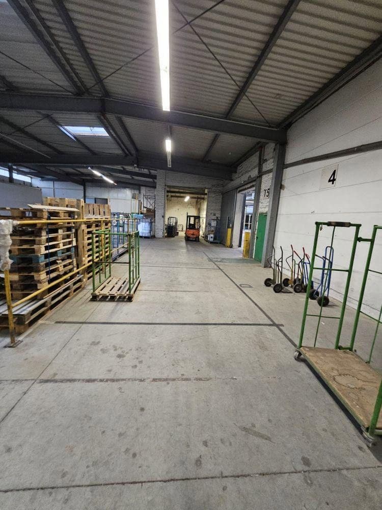 Prenájom nebytového priestoru 8.000 m², Solingen, Severné Porýnie - Westfálsko Prenájom nebytového priestoru 8.000 m², Solingen, Severné Porýnie - Westfálsko