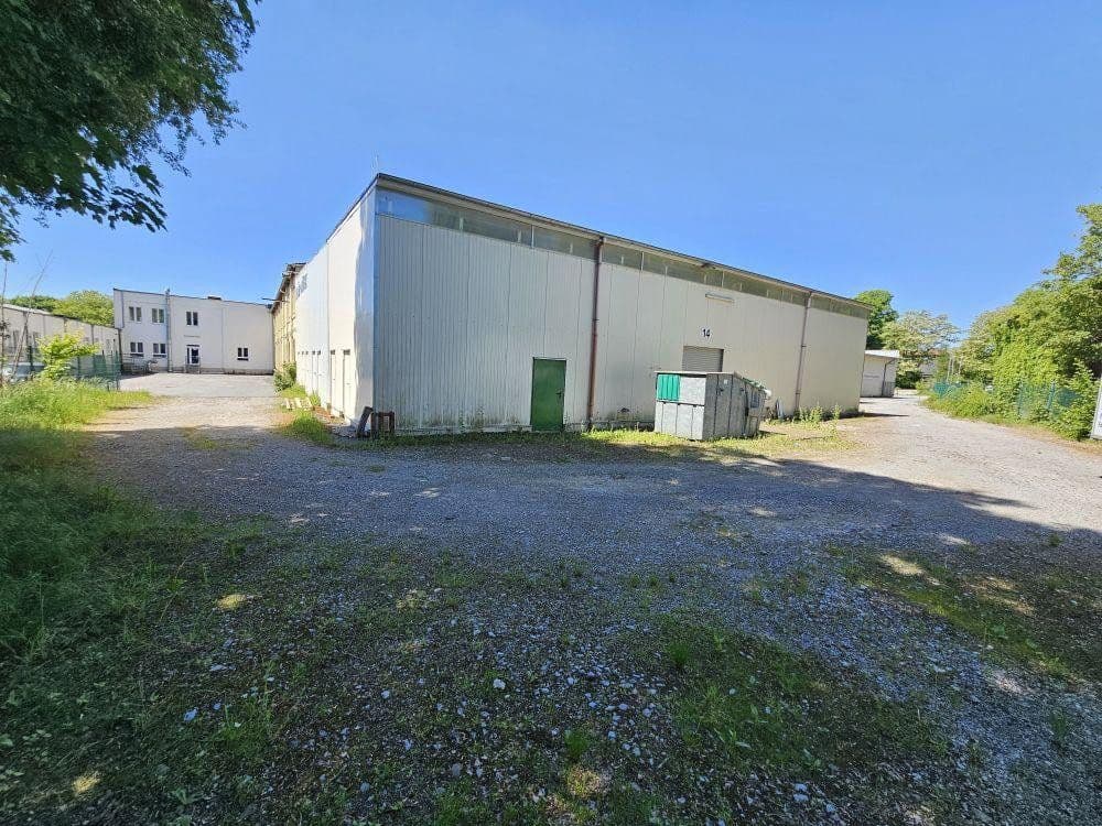 Prenájom nebytového priestoru 8.000 m², Solingen, Severné Porýnie - Westfálsko Prenájom nebytového priestoru 8.000 m², Solingen, Severné Porýnie - Westfálsko