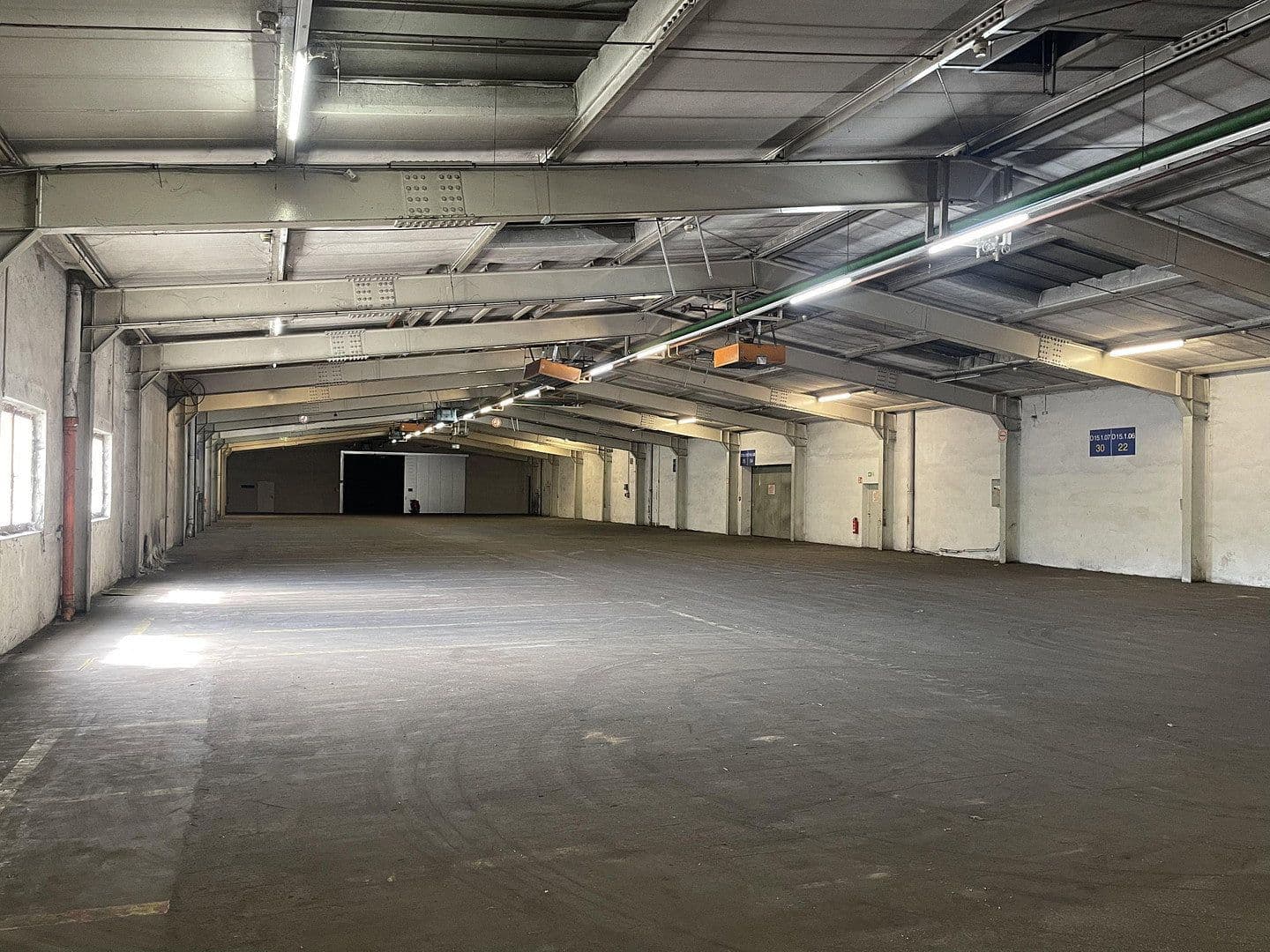 Prenájom nebytového priestoru 2.400 m², Im Gewerbepark 1, Hunderdorf, Bavorsko Prenájom nebytového priestoru 2.400 m², Im Gewerbepark 1, Hunderdorf, Bavorsko