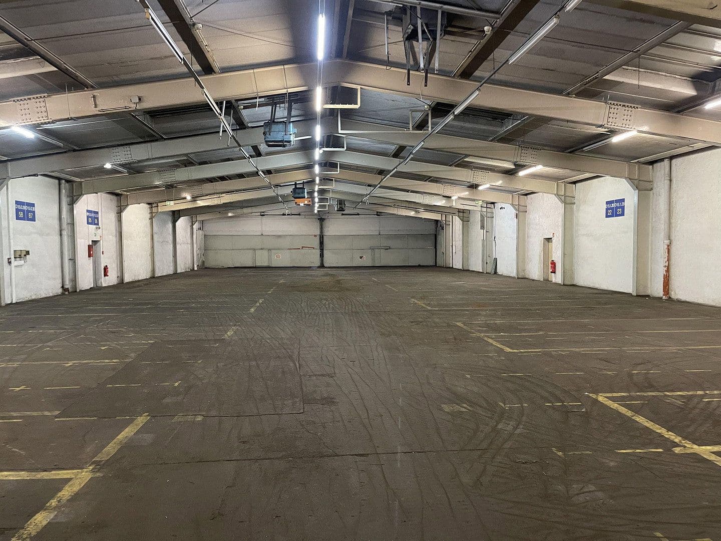 Prenájom nebytového priestoru 2.400 m², Im Gewerbepark 1, Hunderdorf, Bavorsko Prenájom nebytového priestoru 2.400 m², Im Gewerbepark 1, Hunderdorf, Bavorsko