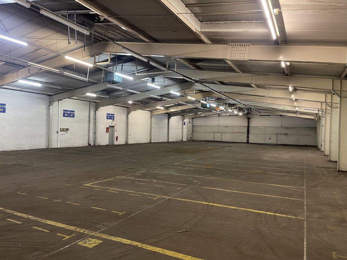 Prenájom nebytového priestoru 2.400 m², Im Gewerbepark 1, Hunderdorf, Bavorsko Prenájom nebytového priestoru 2.400 m², Im Gewerbepark 1, Hunderdorf, Bavorsko